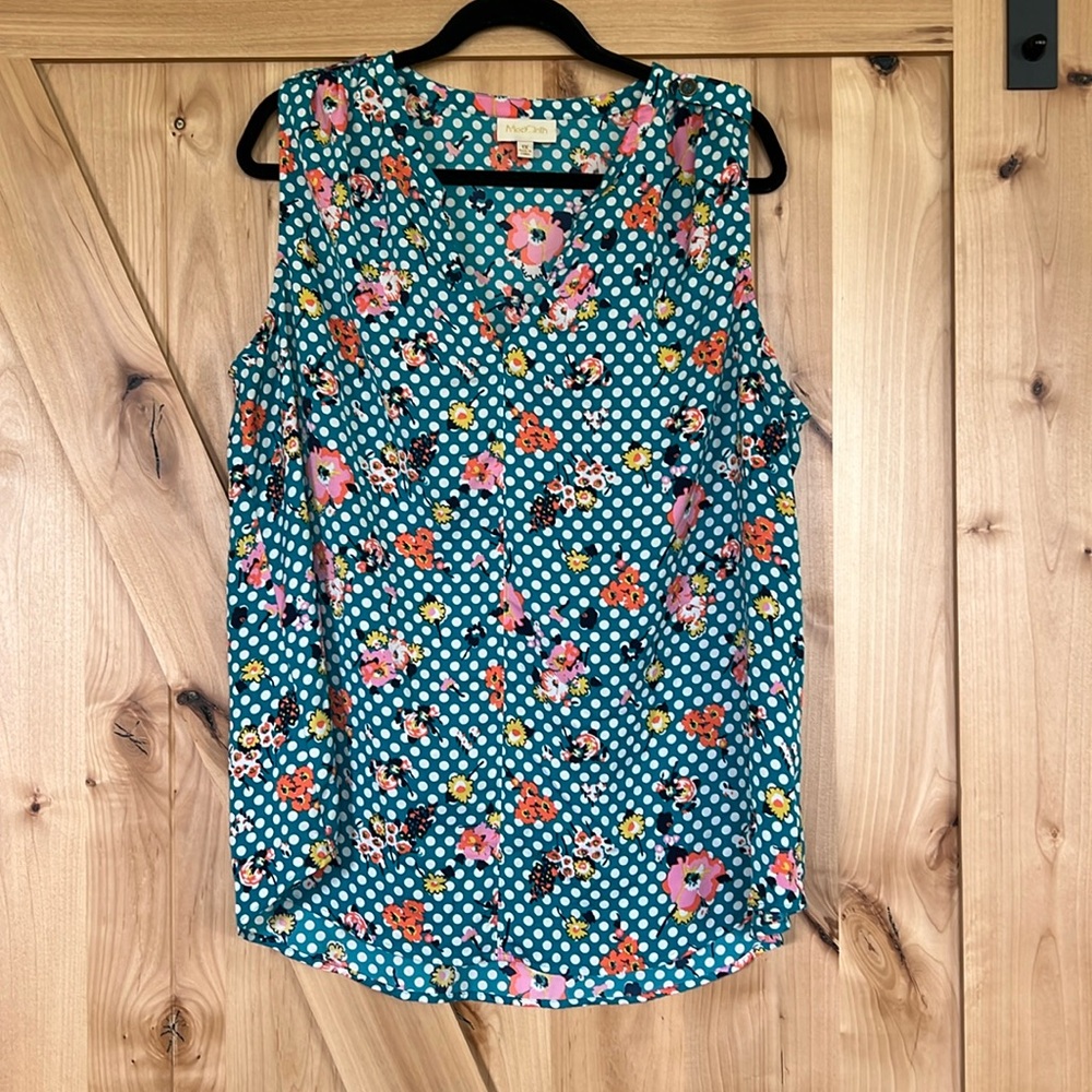 ModCloth Plus Size 1X Blue Floral and polka dot sleeveless blouse